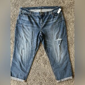 Old Navy NWT Boyfriend mid rise jeans. Women’s plus size 22. Never worn